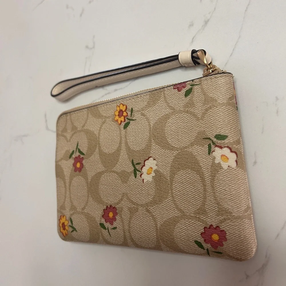 Coach Corner Zip Wristlet Canvas Nostalgic Ditsy Print, limited edition- EUC - Picture 12 of 13